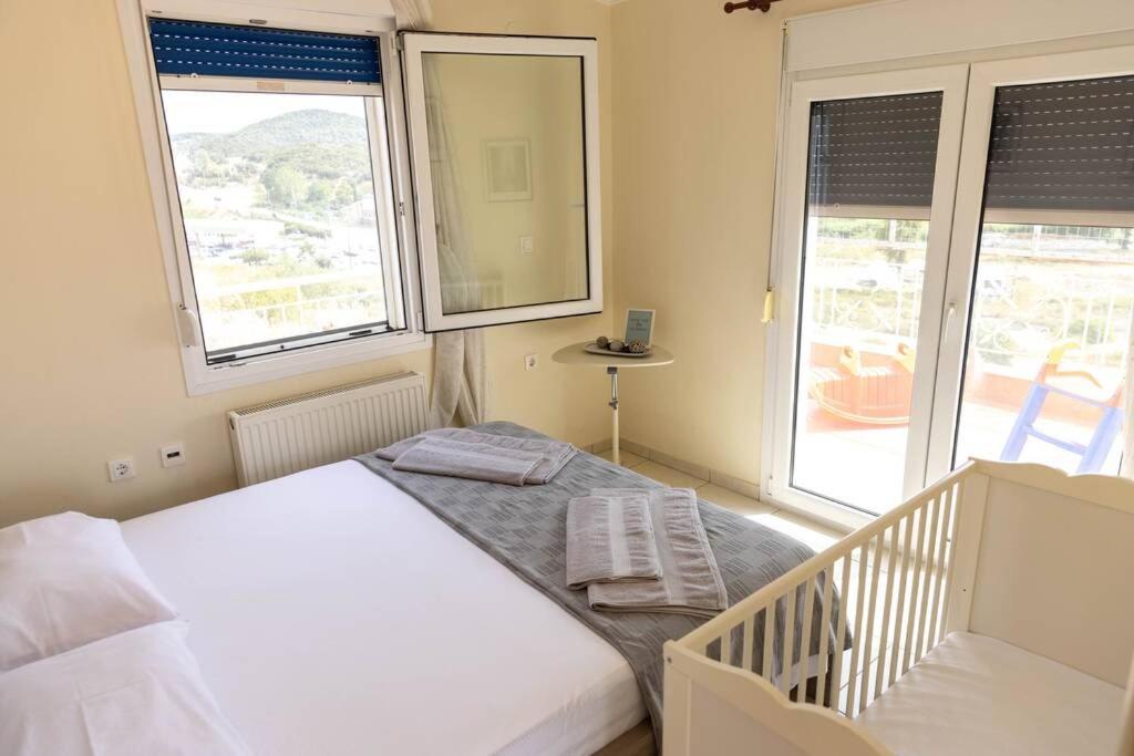 Port View House-Comfy Family Apartment-Panoramic View Néa Péramos Kültér fotó