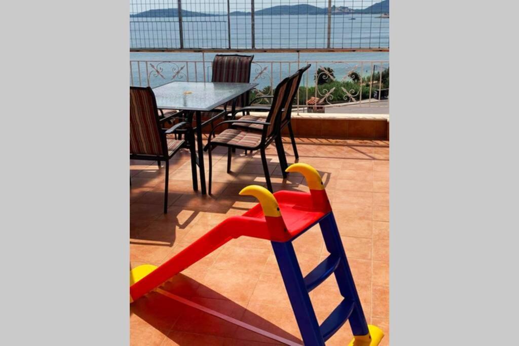 Port View House-Comfy Family Apartment-Panoramic View Néa Péramos Kültér fotó